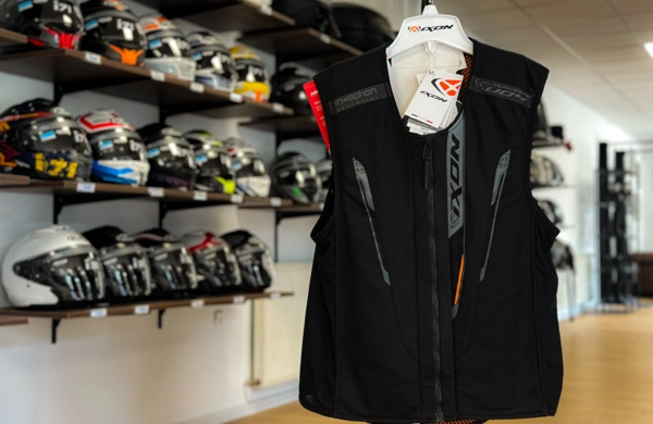 Termékbemutató: Ixon motoros légzsák - IXON IX-AIRBAG U04 | Biker's Dock